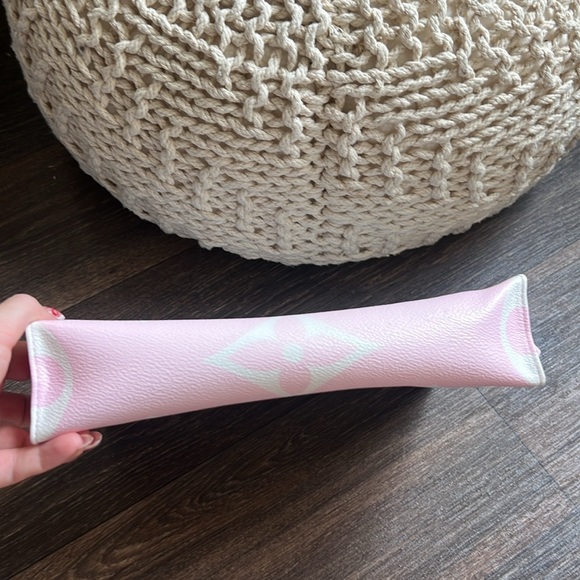 Louis Vuitton Escale Pastel Monogram Toiletry Pouch 26 Bag - Picture 6 of 9